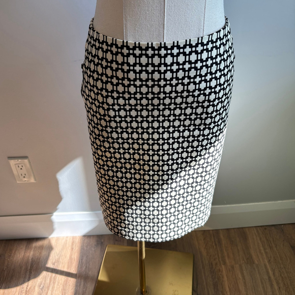 Kenar Women's Black & White Print Pencil Skirt Size 6 - Picture 2 of 6